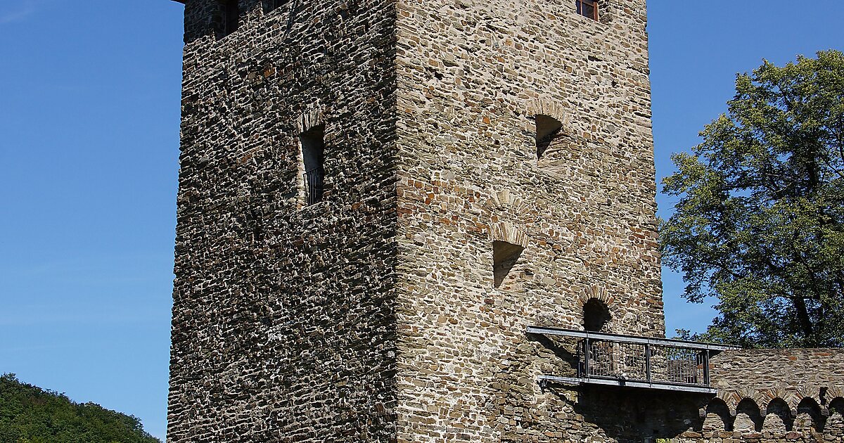 Sayn Castle in Bendorf, Deutschland | Tripomatic