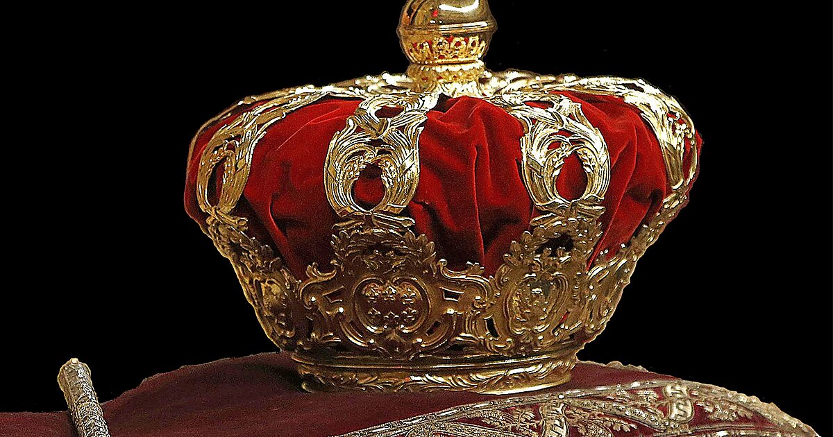 Царской контакты. Хуан корона. Корона Мадрида. Король Испании Хуан Карлос в короне.