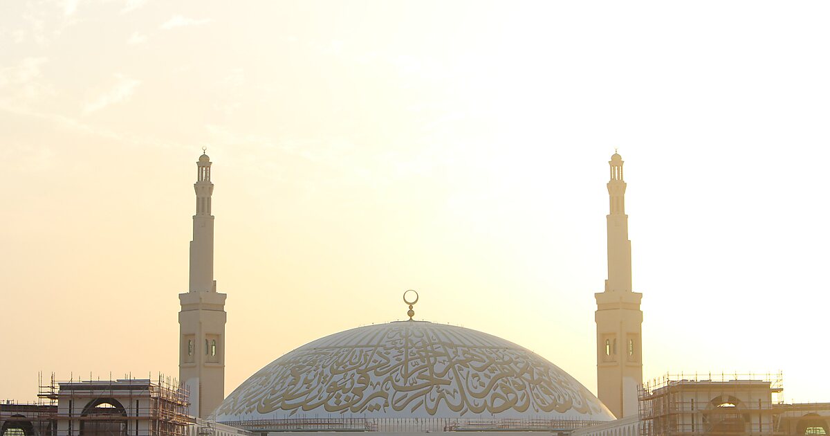 Мечеть халифа. Мечеть Аль-Халифа. Al Ain Grand Mosque. Мечеть рядом со мной. Мечети Халифа информация векидемия.