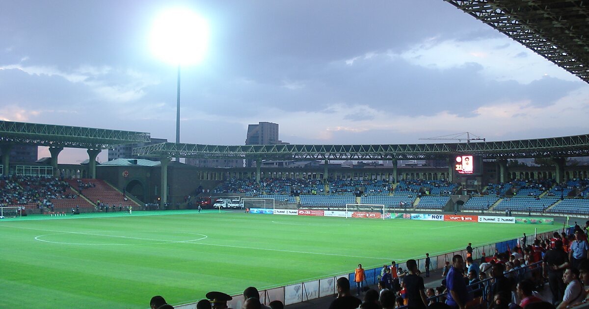Estadio Republicano Vazgen Sargsyan en Ereván Tripomatic