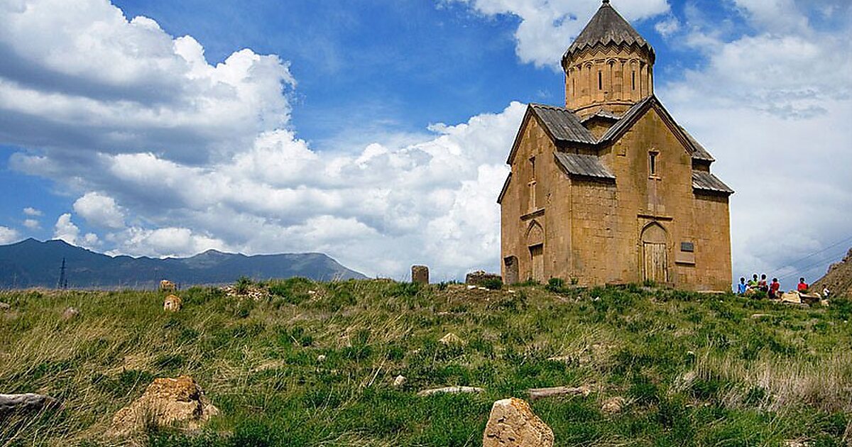 Арени армения. Армения Арени Церковь. Церковь село Арени Армения. Церковь Святой Богородицы (Арени). Нюгди армянская Церковь.