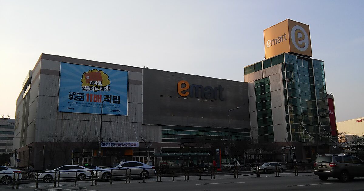 e-mart-in-seoul-south-korea-sygic-travel