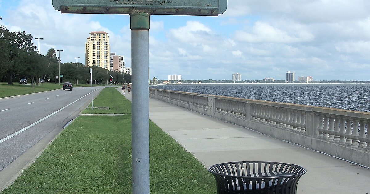 Bayshore Boulevard in Tampa, Florida | Tripomatic