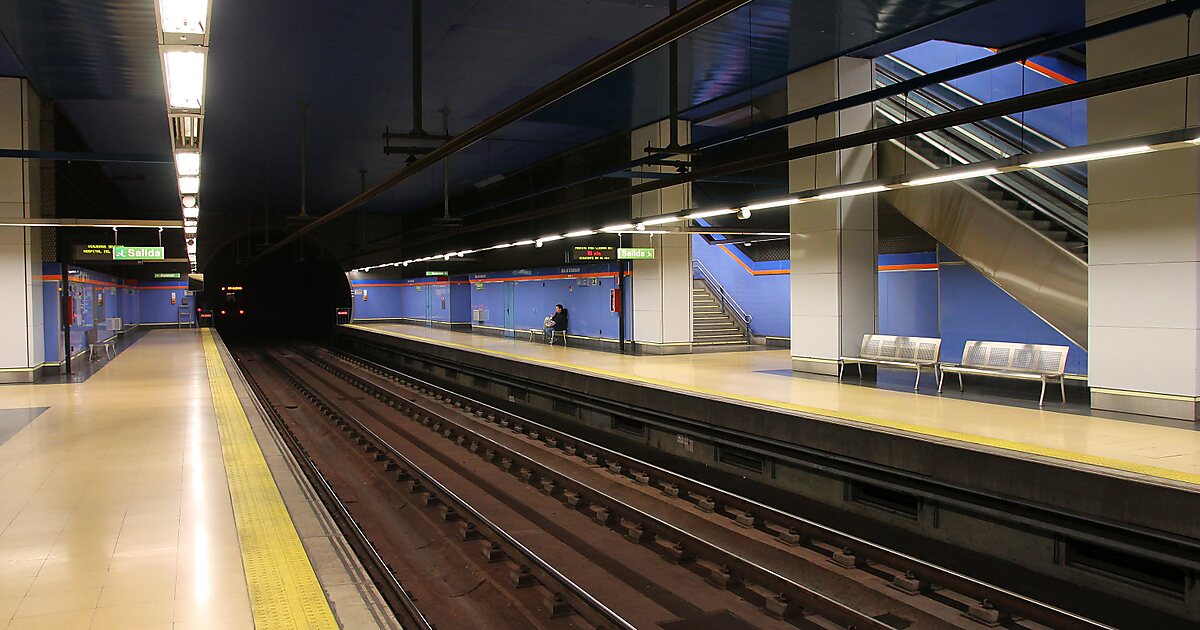 Avenida de la Ilustración en Madrid, España Tripomatic