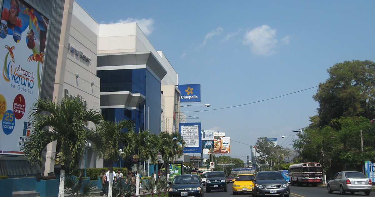 Galerias Escalón in Colonia Escalón, San Salvador, El Salvador Sygic