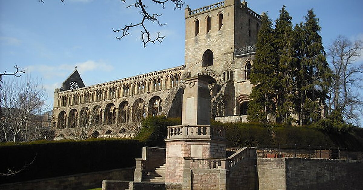 Jedburgh Abbey in Jedburgh, UK | Tripomatic