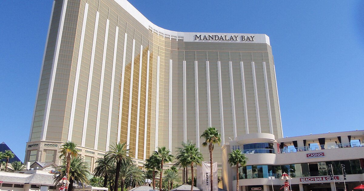 How to get to Mandalay Bay Resort and Casino in Paradise by Bus?