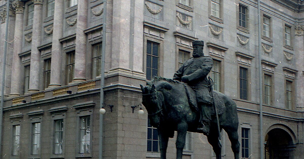 Памятник александру 3 в санкт. Памятник Александру III Паоло Трубецкого. Памятник Александру 3 Трубецкой. Памятник Александру III В Петербурге. Мраморный дворец Санкт-Петербург памятник Александру 3.