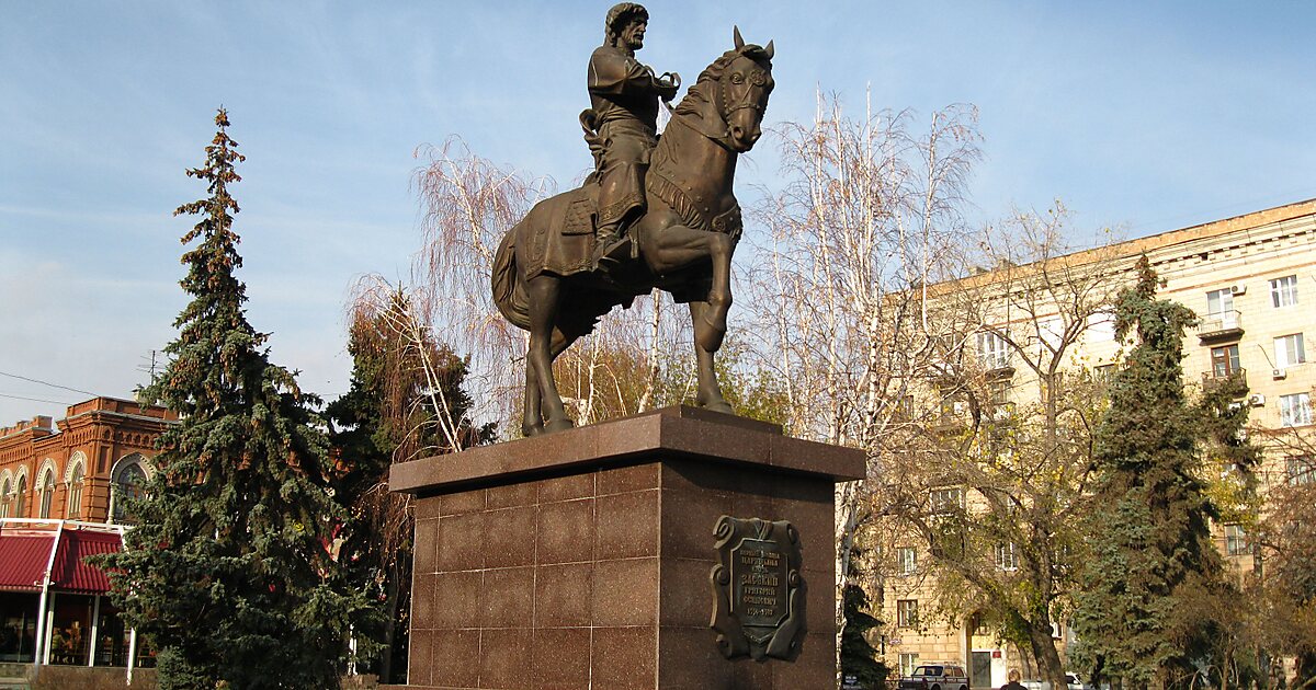 Года фото памятника. Памятник Засекину в Волгограде. Памятник Григорию Засекину в Волгограде. Памятник князю Засекину в Волгограде. Памятник Воеводе Засекину в Волгограде.