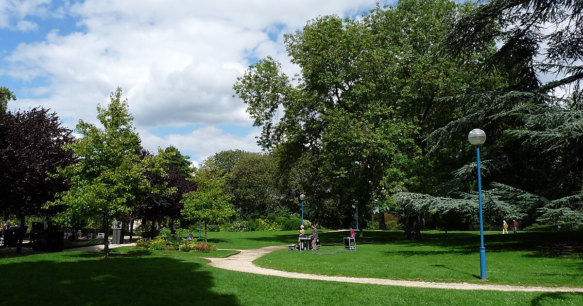 Parc De La Butte Du Chapeau Rouge Paris Parc de la Butte-du-Chapeau-Rouge in 19th arrondissement, Paris, France