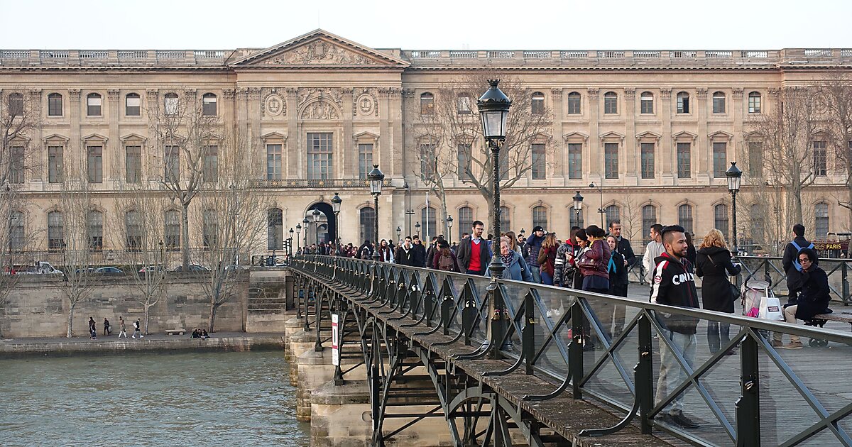 The famous Pont des Arts in Paris will be renovated in 2022