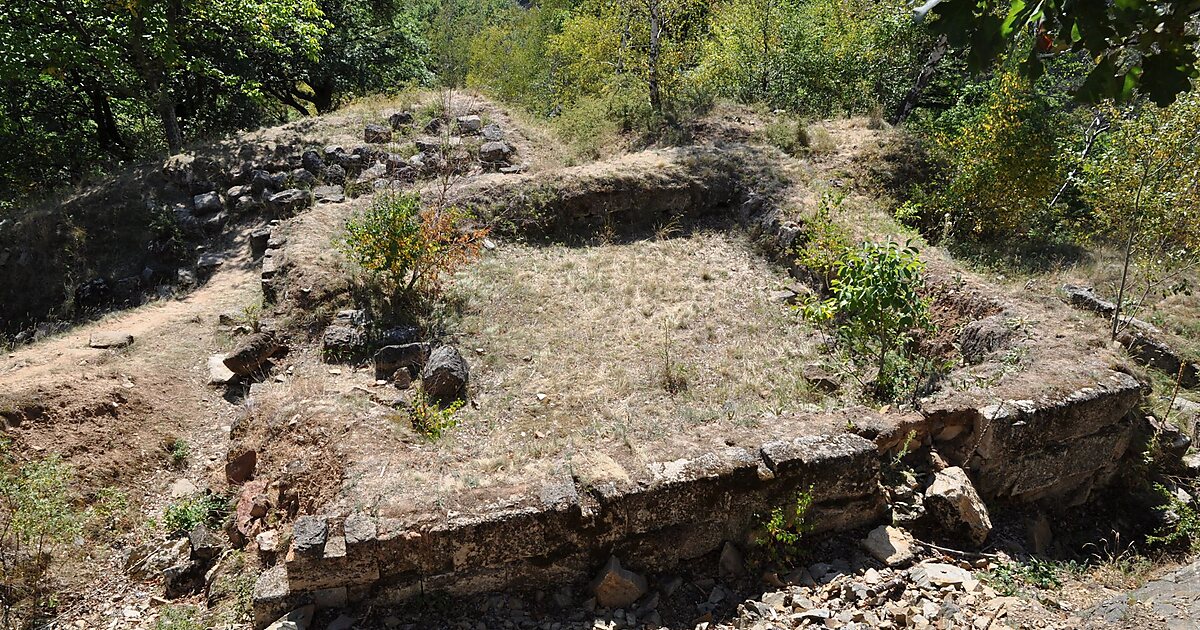 Dacian fortress of Căpâlna in Săsciori, Romania Tripomatic