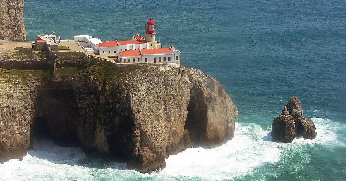 faro-de-cabo-de-san-vicente-en-faro-district-portugal-tripomatic