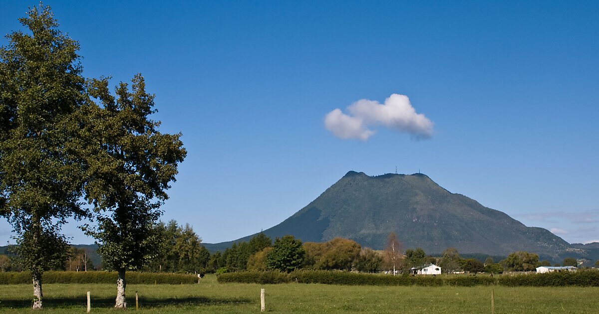 Putauaki / Mount Edgecumbe in Bay of Plenty, New Zealand | Tripomatic