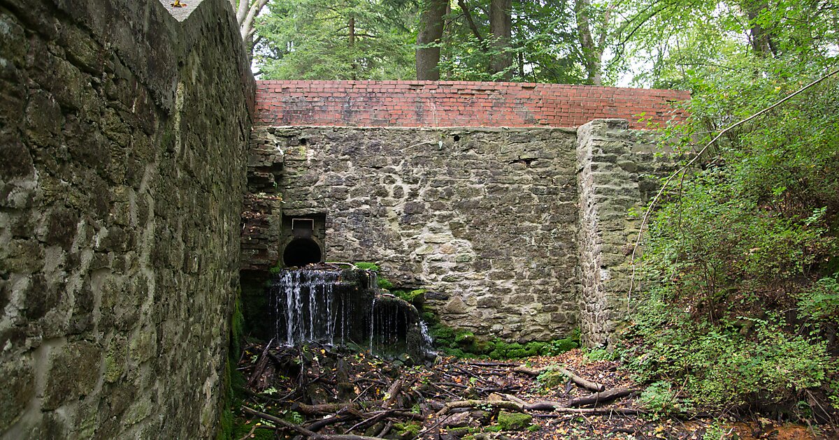 Schluchten und Moore am oberen Furlbach (Kreis Gütersloh) in Stukenbrock, Schloß Holte