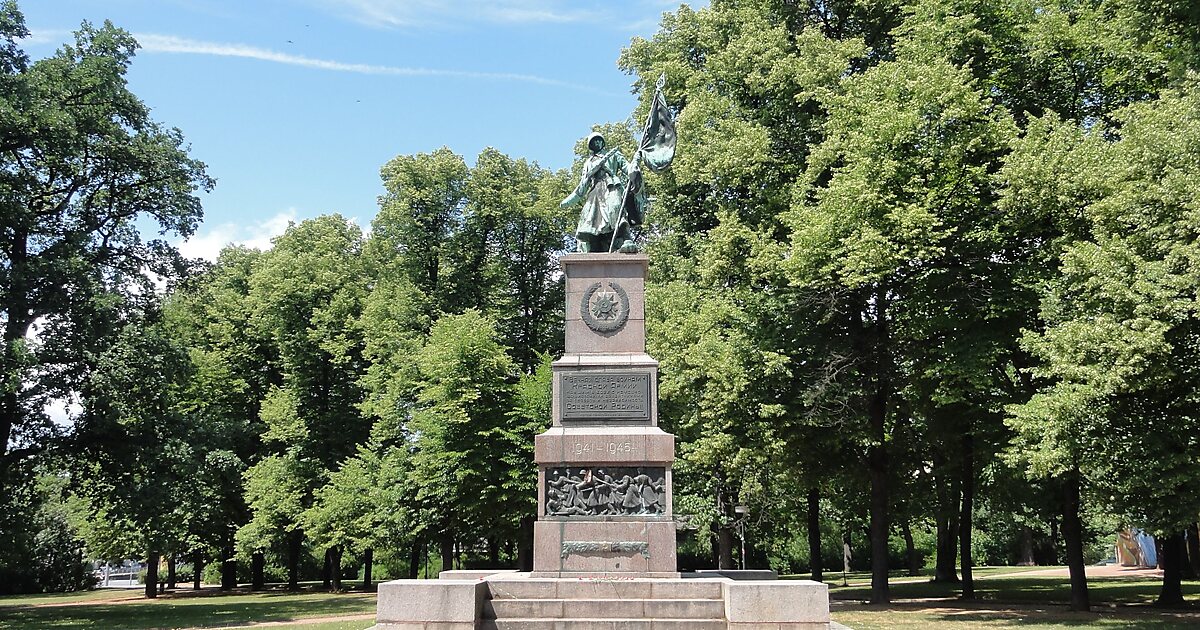 Denkmal der Roten Armee in Albertstadt, Dresden, Deutschland | Tripomatic