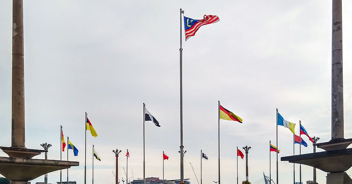 Putra Square in Federal Territory of Putrajaya, Malaysia | Tripomatic