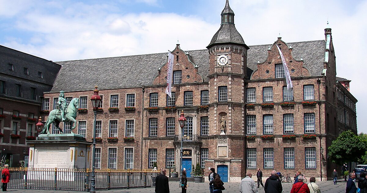 City Hall Düsseldorf in Altstadt, Düsseldorf, Deutschland | Tripomatic