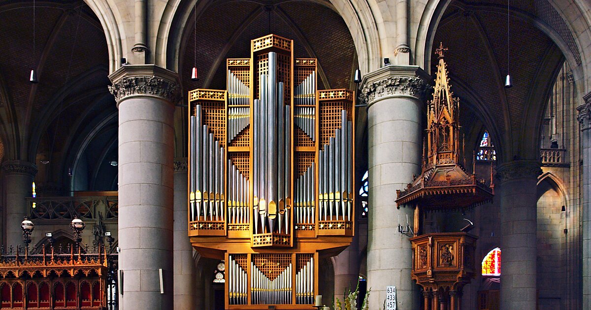 St. Mary's Cathedral in Linz, Austria | Tripomatic