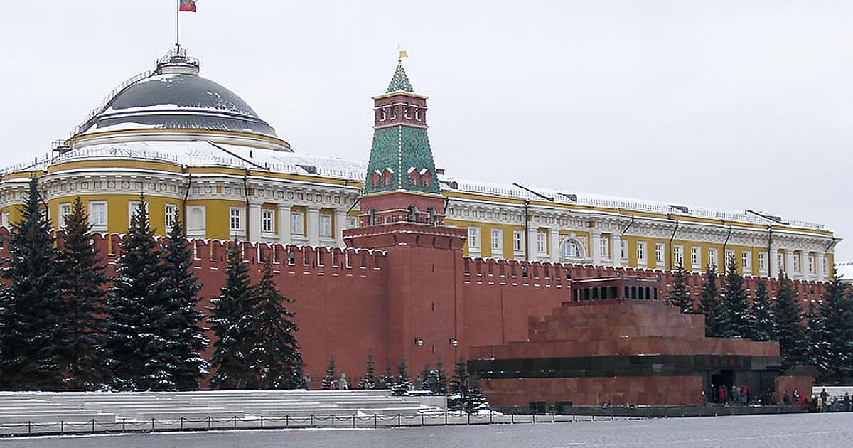 Сенатская башня кремля. Сенатская башня Московского Кремля. Сенатский дворец в Москве. Сенатский дворец в Кремле — резиденция президента России. Здание Сената (Сенатский дворец) в Московском Кремле.