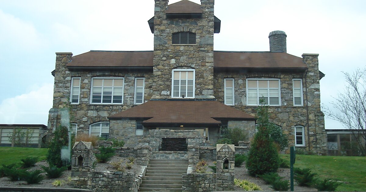 LeesMcRae College in Banner Elk, North Carolina, United States Tripomatic