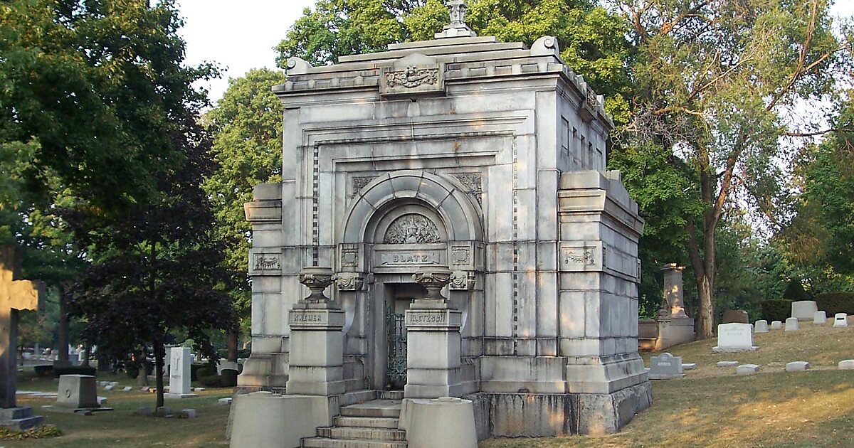 Forest Home Cemetery in Milwaukee, United States | Tripomatic