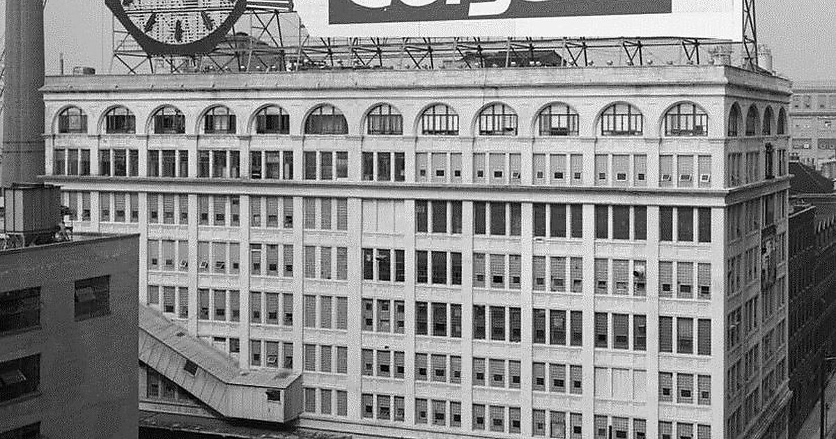 Colgate Clock in Downtown Jersey City - Tours and Activities