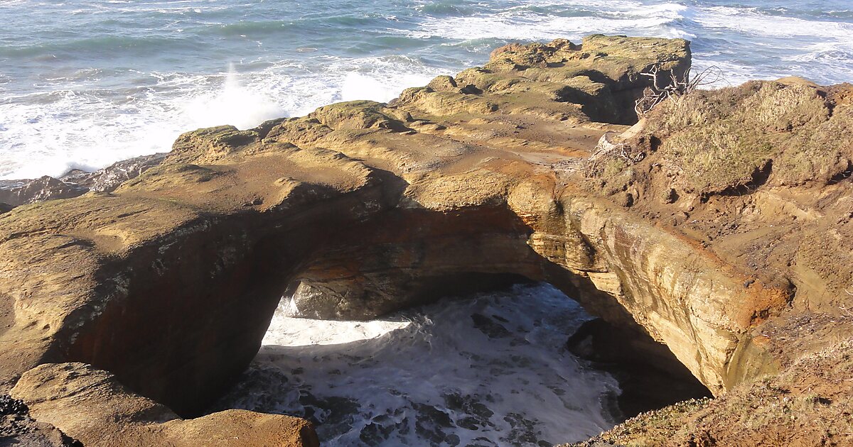 Devil's Punch Bowl in Oregon, USA Sygic Travel