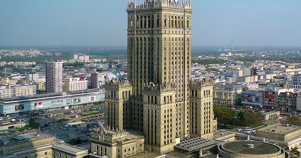 Palace of culture. Восьмая сталинская высотка. Сталинская высотка в Варшаве. Здание дворца культуры и науки в Варшаве. Средместье Варшава.