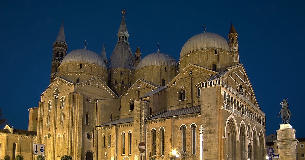 Basílica de San Antonio de Padua en Padua, Italia Tripomatic