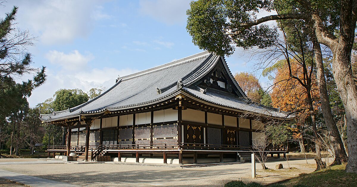 Ninna-ji temple in Ukyō-ku, Kyoto, Japan | Tripomatic