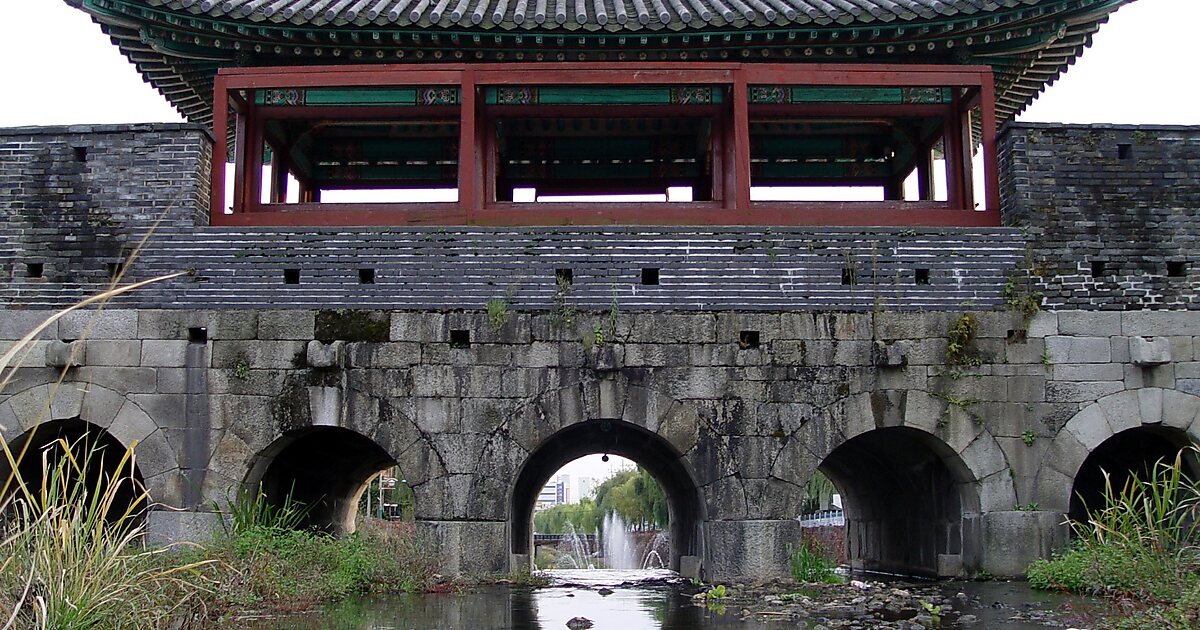 水原市, 韩国 / 南韓的水原华城 Tripomatic