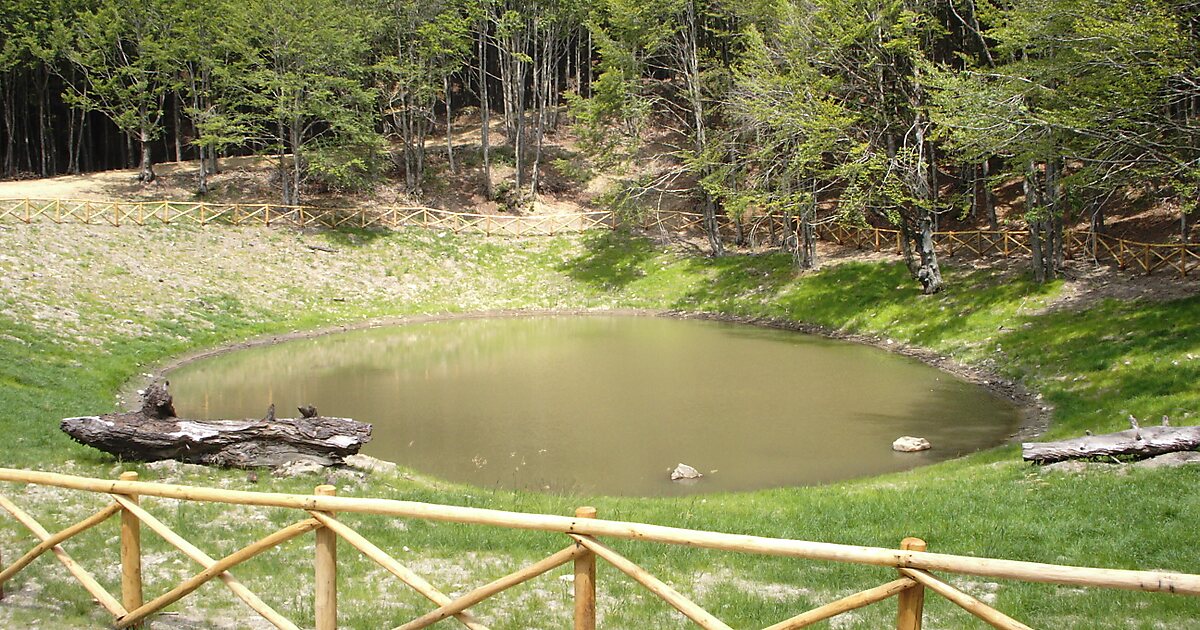 Lake of the Idols in Arezzo Italy Sygic Travel