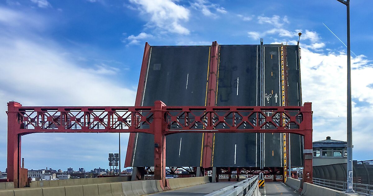 Pulaski Bridge in Brooklyn, New York City, United States | Tripomatic