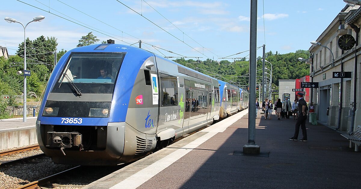 St lo. Станция Caen. L'automotrice z-4702 SNCF.