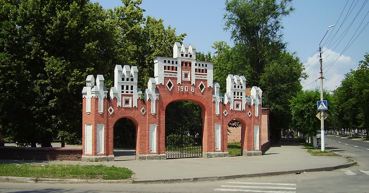 Острогожск сайт. Острогожск парк ворота. Город Острогожск Воронежская область. Бульвар Крамского Острогожск. Острогожск музей.