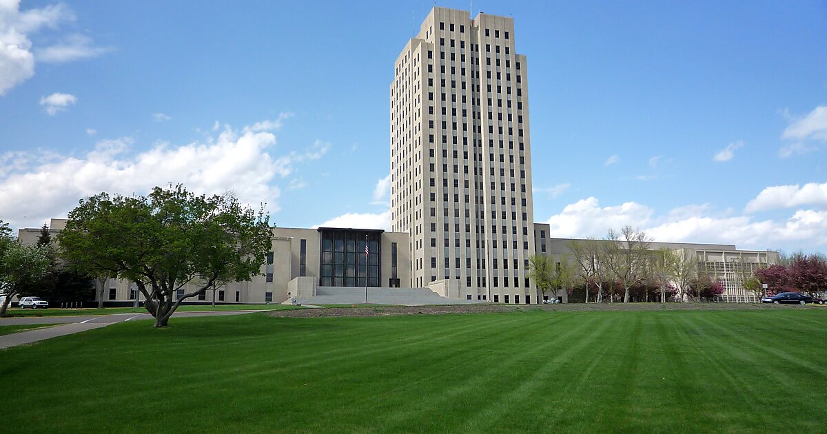 State Capitol Building in Bismarck, North Dakota | Tripomatic