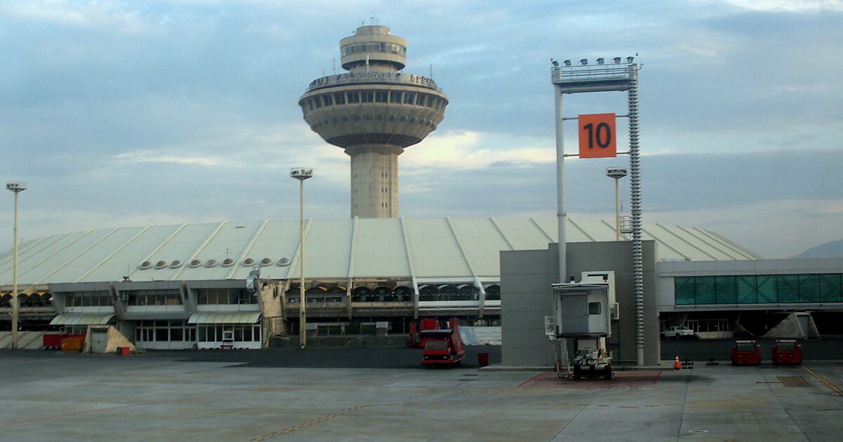Паспортный контроль звартноц. Аэропорт ереван. Деятельности российских пограничников в аэропорту звартноц. Курилка в аэропорту звартноц. Пограничники в аэропорту звартноц.