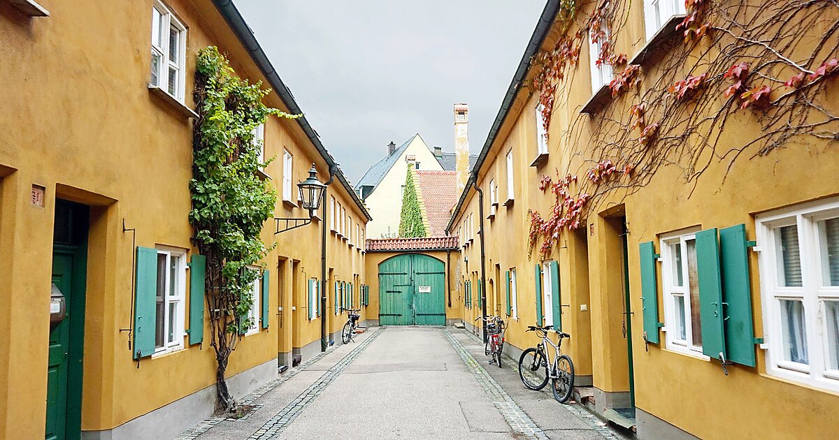 Fuggerei in Innenstadt, Augsburg, Deutschland | Tripomatic