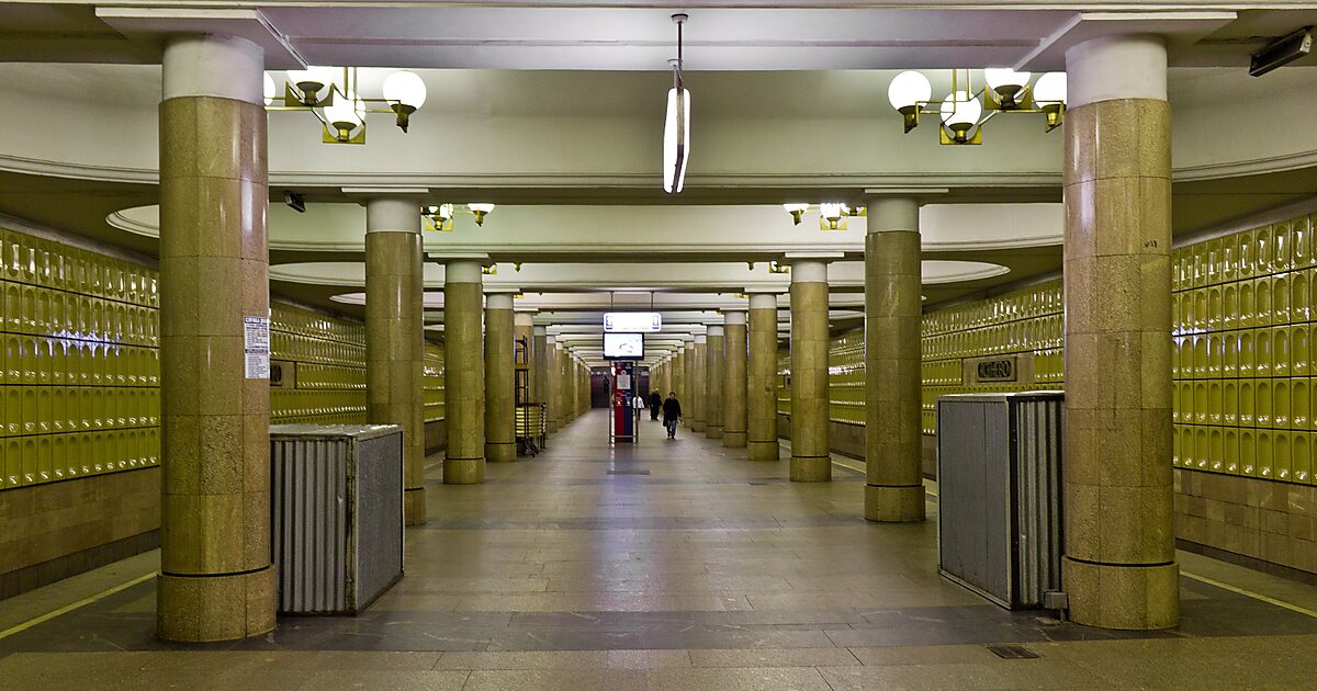 Вокзал ясенево. Станция Ясенево Москва. Метро Ясенево. Вестибюль метро Ясенево. Метро Ясенево фото.