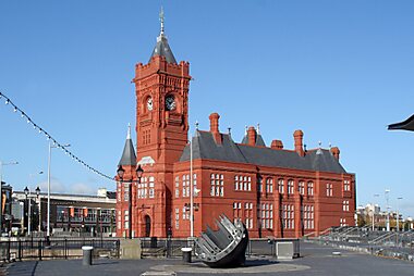 tourist information cardiff city centre