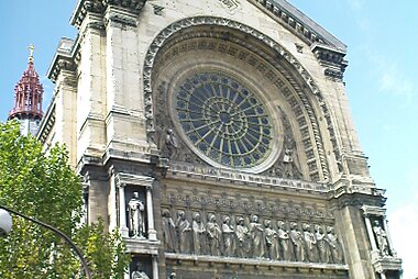 holy places to visit in paris