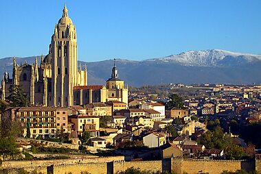 tourist attractions in segovia spain