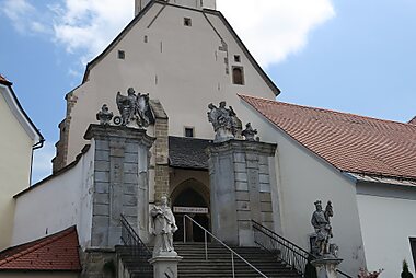 Cerkev Matere božje / Bazilika Marije Zavetnice s plaščem