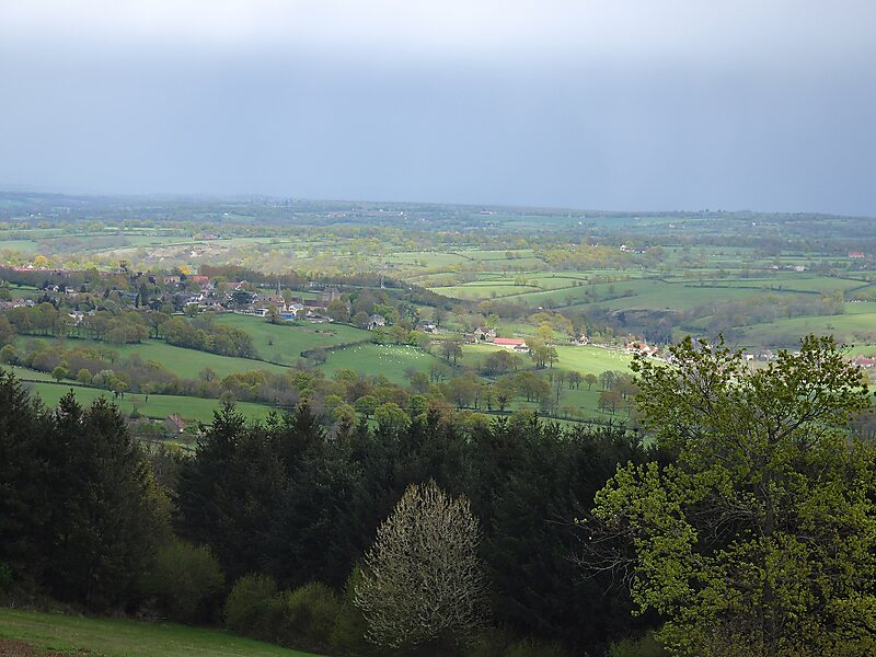 法国中央高原, 法国/法国的阿列省努瓦扬 | sygic travel