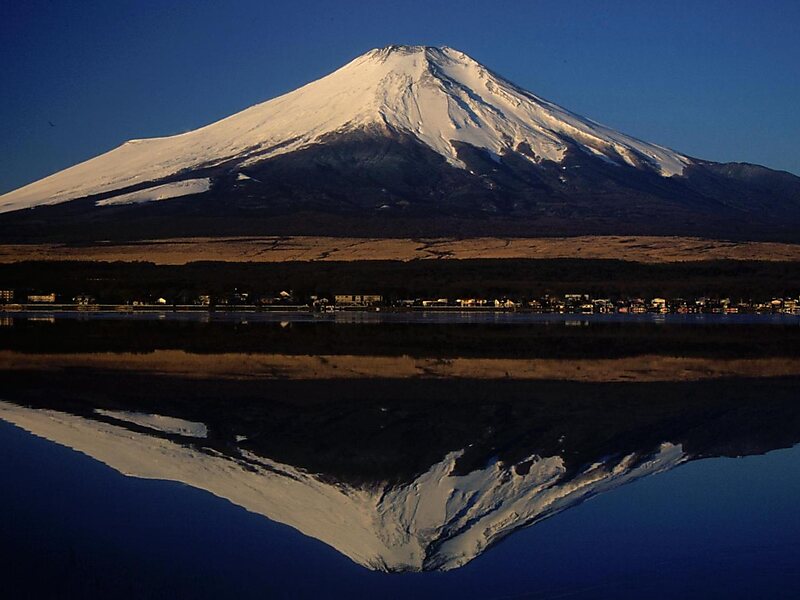 Lake Yamanaka in Yamanakako, Yamanashi, Japan | Tripomatic