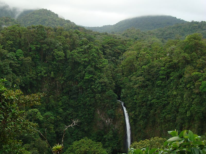 Rio Fortuna Waterfall viewpoint
