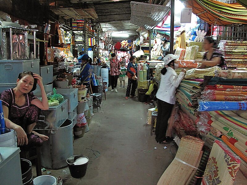 Dong Ba Market
