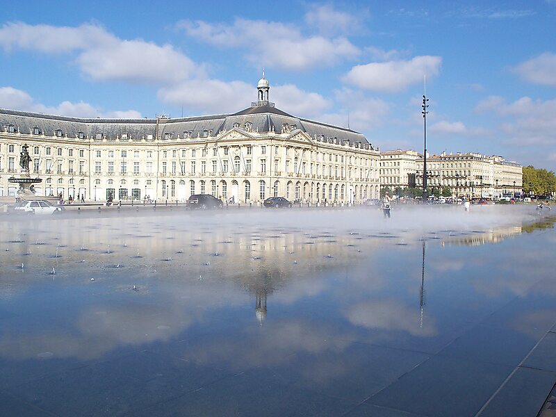 Miroir d'eau in Bordeaux, France | Tripomatic