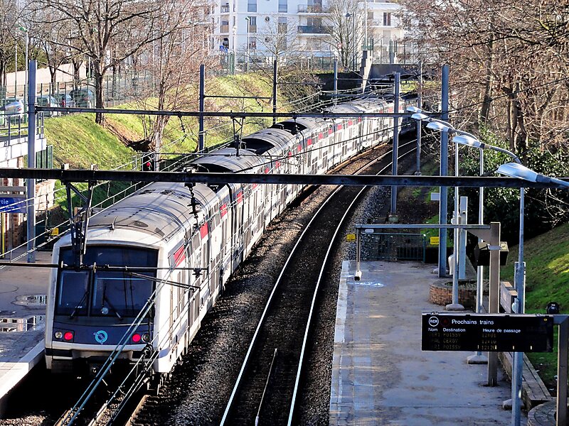 Station list. RER В Париже. Поезда RER В Париже. Что такое RER во Франции. Пригородные поезда RER под землей.